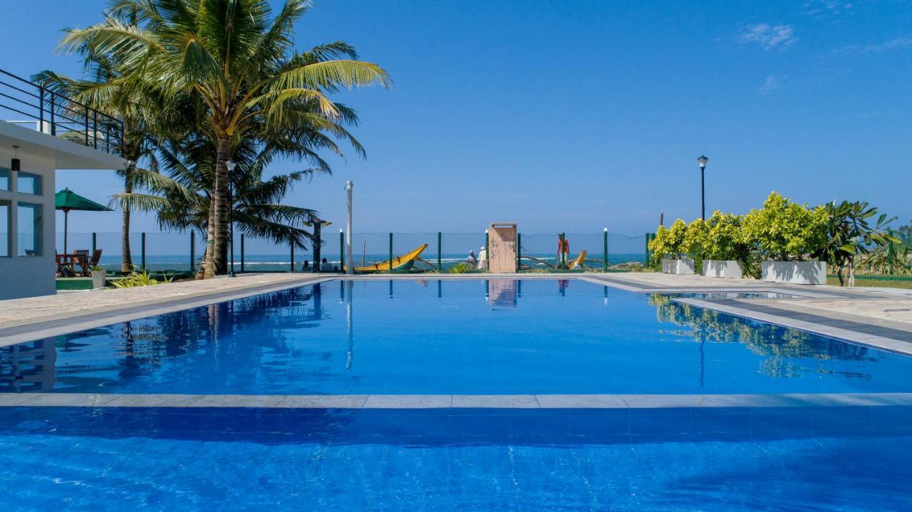 Manara Beach Resort Beruwala Exteriör bild