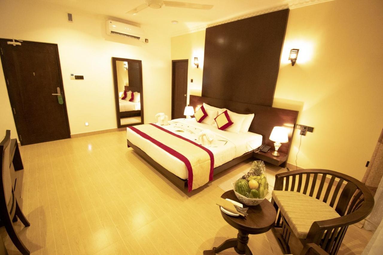 Manara Beach Resort Beruwala Exteriör bild