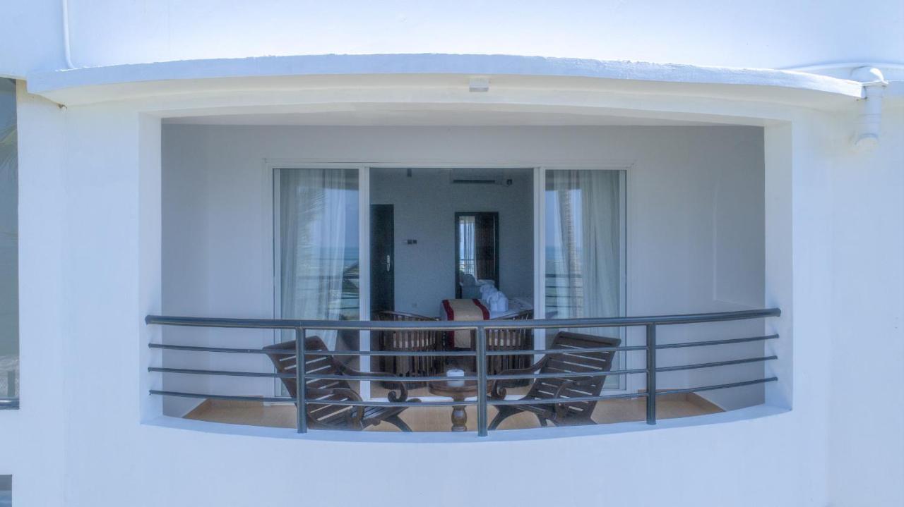 Manara Beach Resort Beruwala Exteriör bild