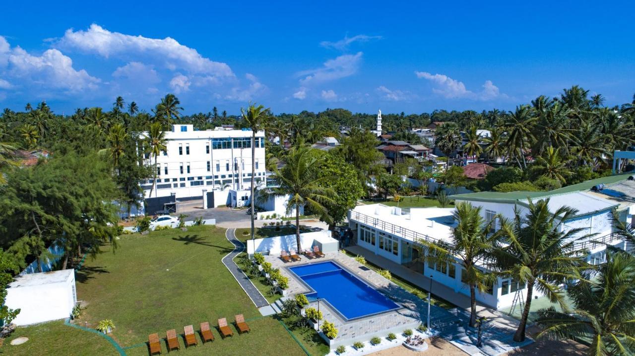 Manara Beach Resort Beruwala Exteriör bild